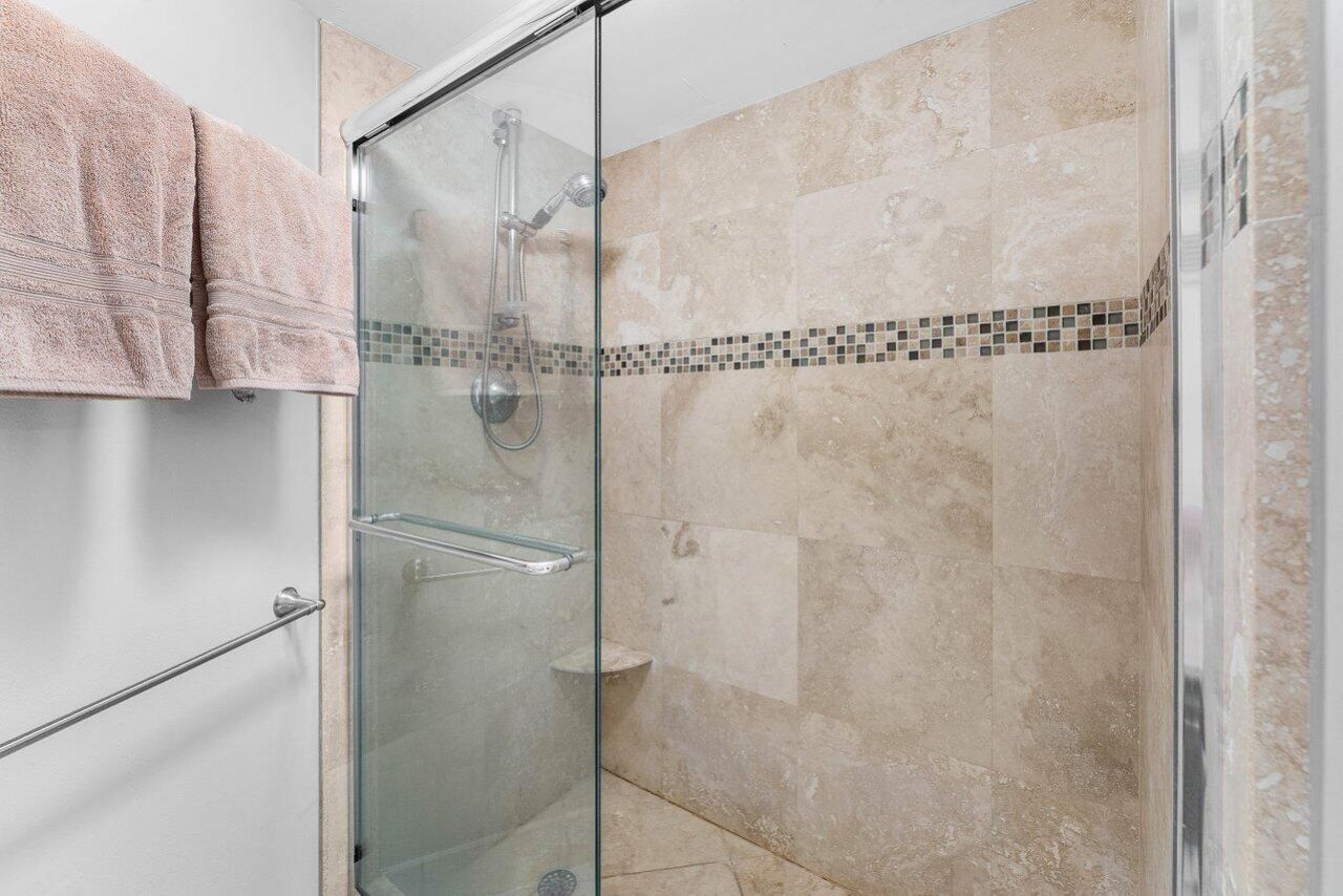 5420 N Ocean Drive, Unit 1605, Singer Island, FL 33404 Photo