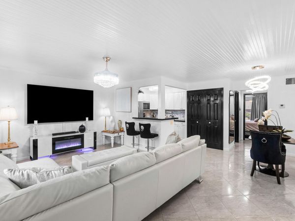 340 Horizons W, Unit 102, Boynton Beach, FL 33435