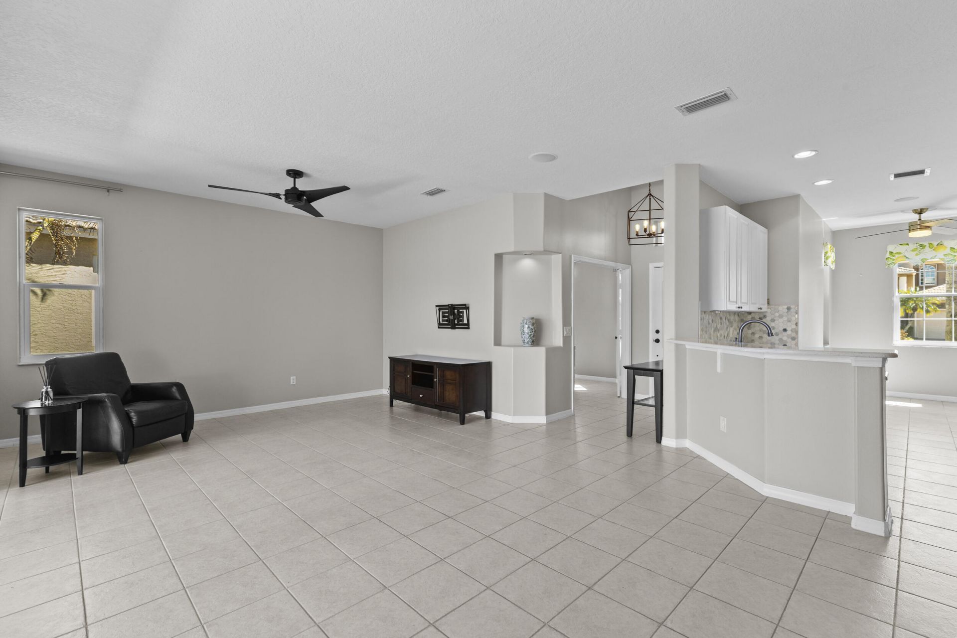 508 NW Waverly Circle, Port Saint Lucie, FL 34983 Photo