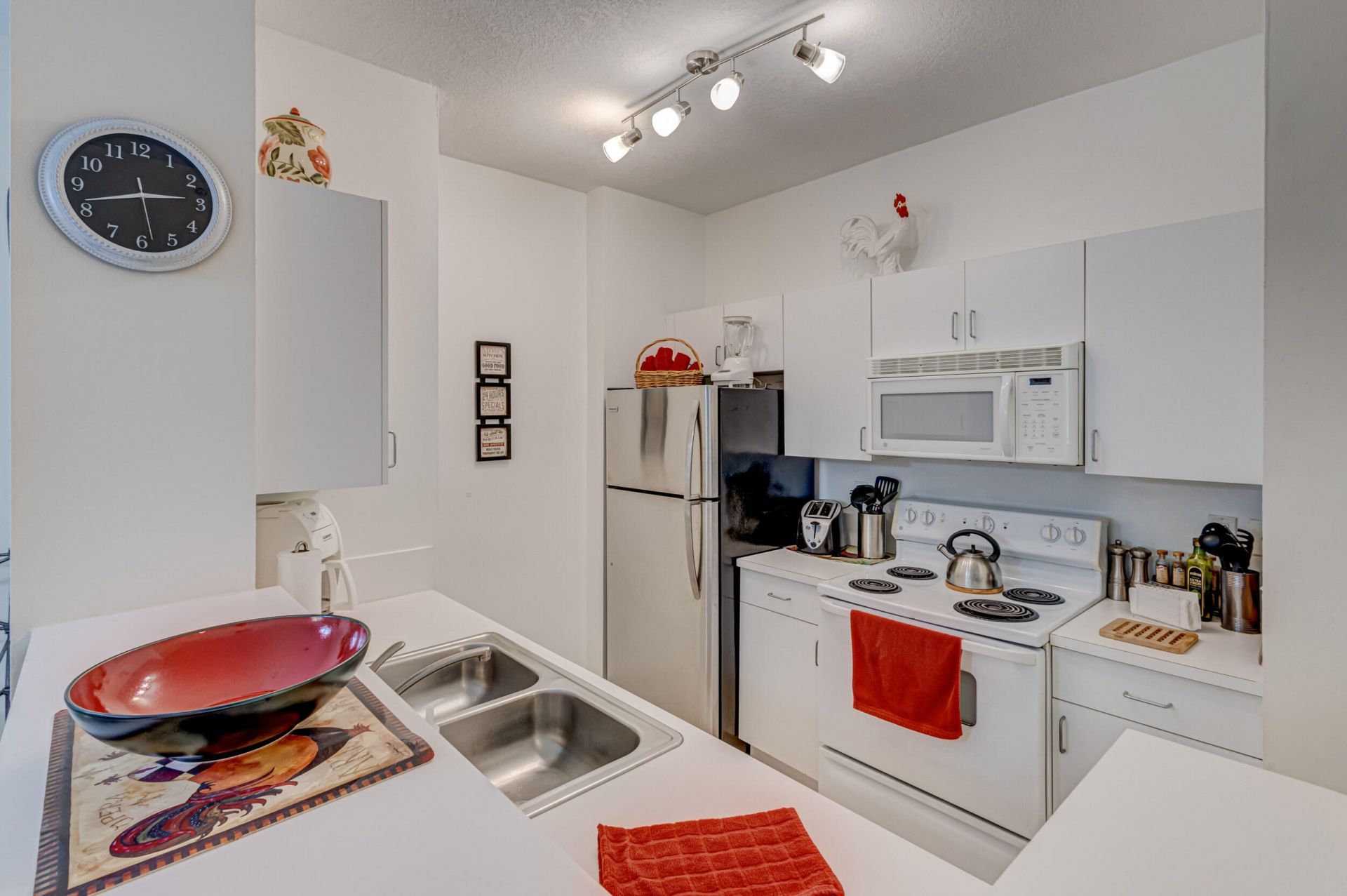 630 S Sapodilla Avenue, Unit 112, West Palm Beach, FL 33401 Photo