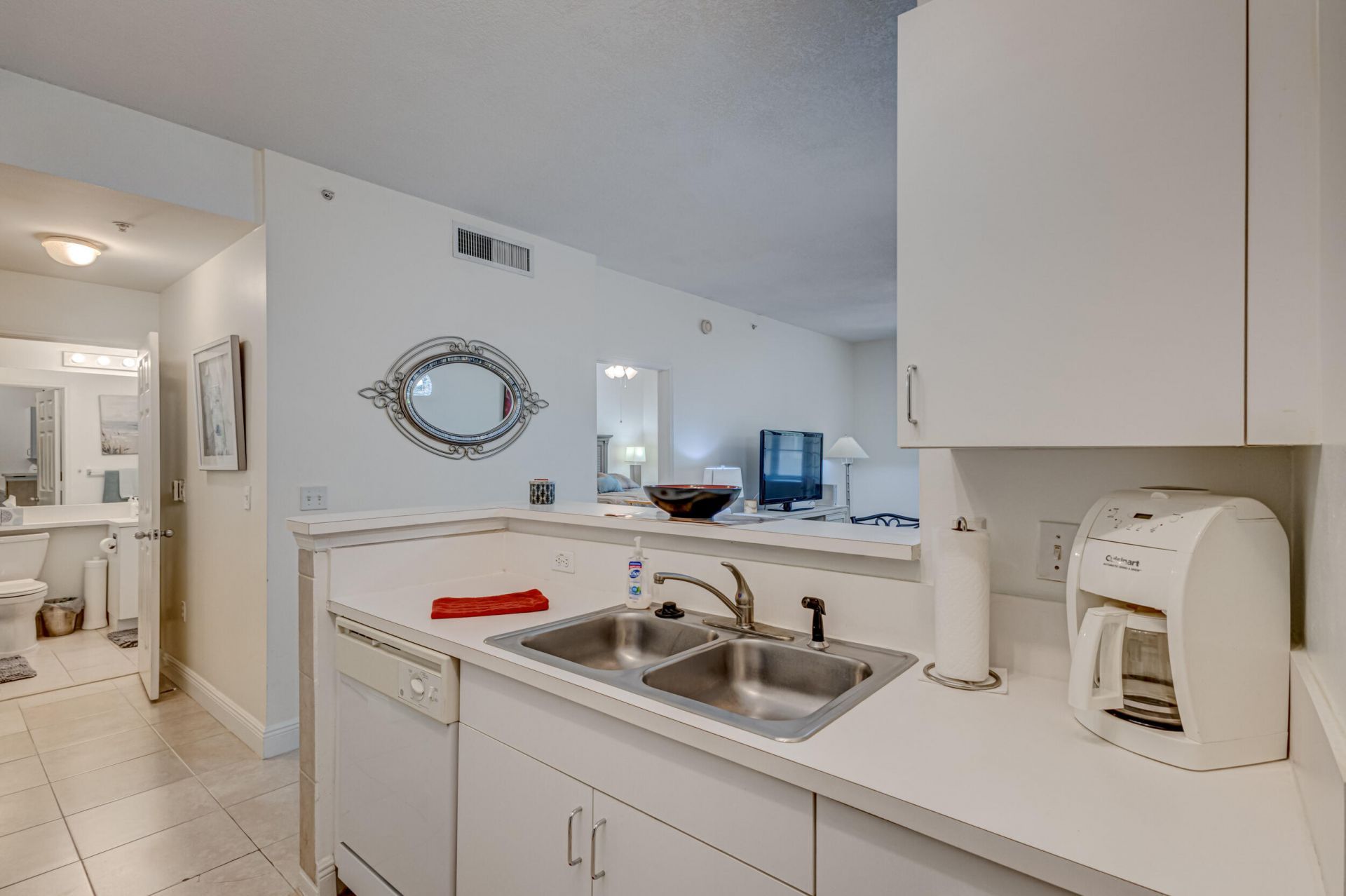 630 S Sapodilla Avenue, Unit 112, West Palm Beach, FL 33401 Photo
