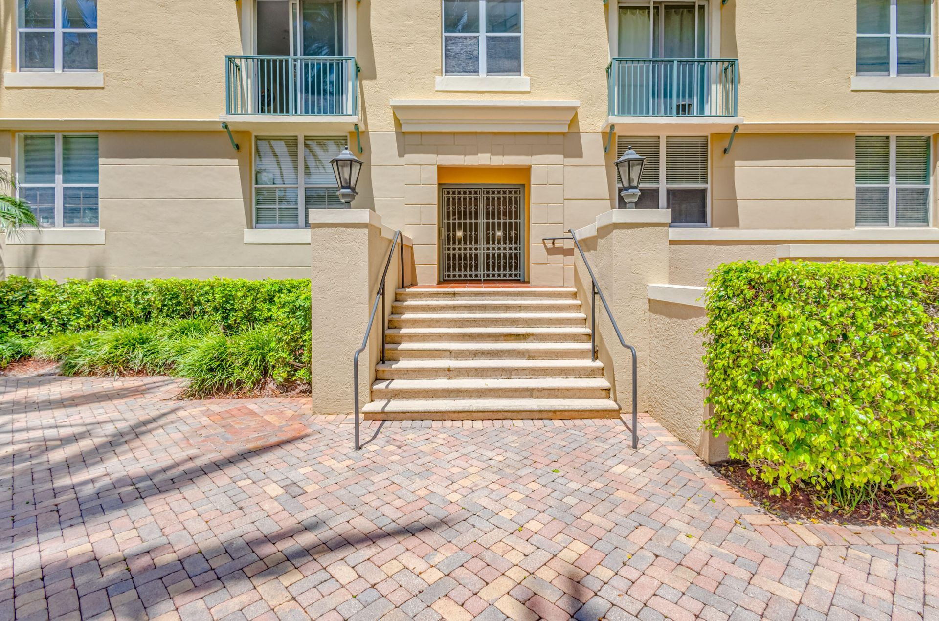 630 S Sapodilla Avenue, Unit 112, West Palm Beach, FL 33401 Photo