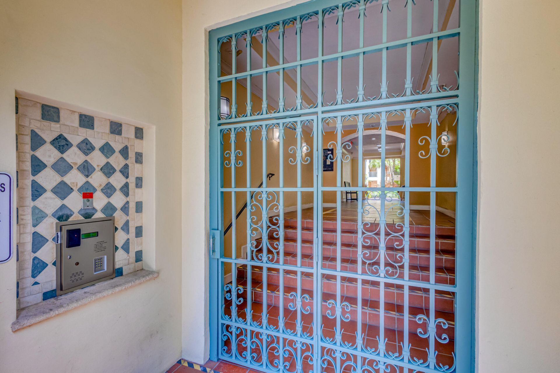 630 S Sapodilla Avenue, Unit 112, West Palm Beach, FL 33401 Photo