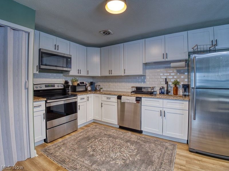 725 Shakespeare Drive, Berea, OH 44017 Photo 11