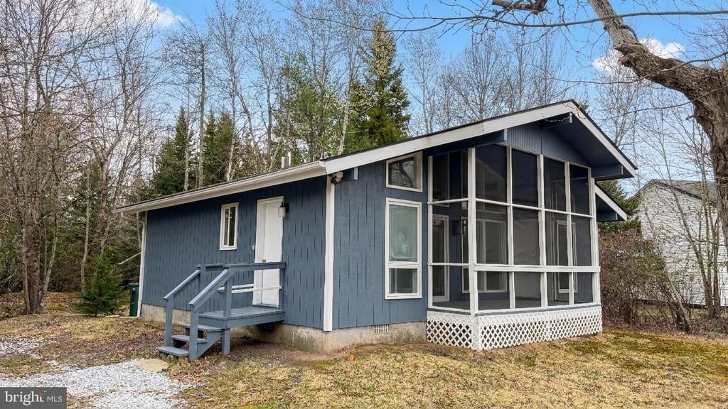 6522 RUNNYMEAD LANE, TOBYHANNA, PA 18466