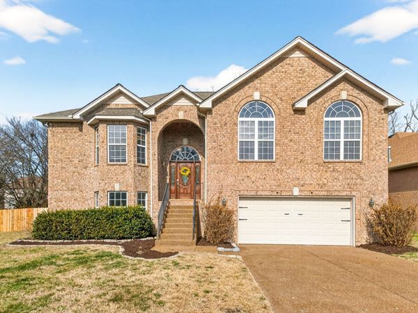 6752 Sunnywood Dr, Nashville, TN 37211