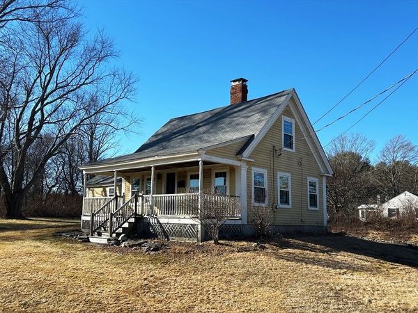 8 Washington St, Mendon, MA 01756