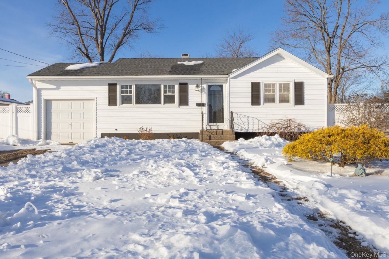 3 Exeter Road, East Patchogue, NY 11772 Main Photo