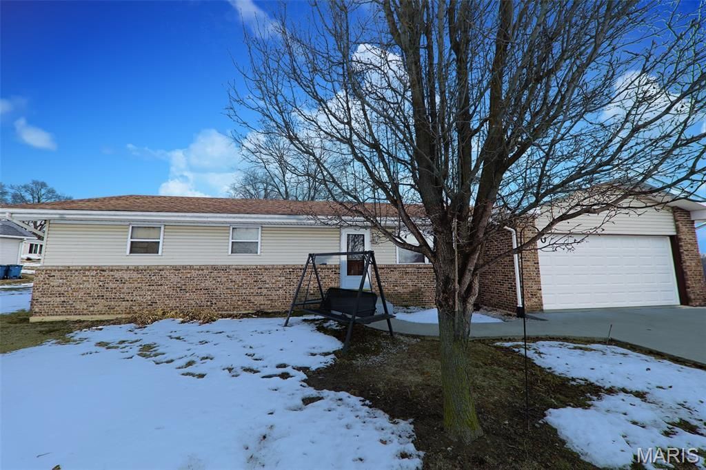 918 Illinois Avenue, South Roxana, IL 62087 Main Photo