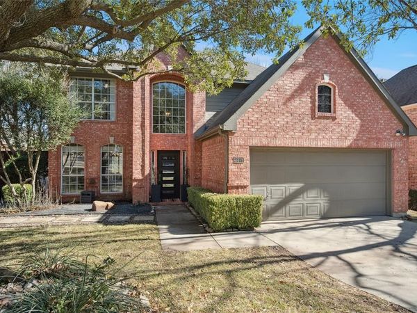 2718 Hidden Lake Drive, Grapevine, TX 76051