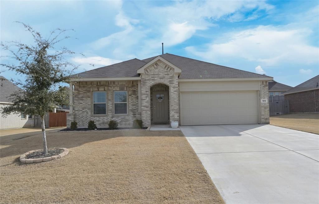1212 Almond Road, Azle, TX 76020 Main Photo