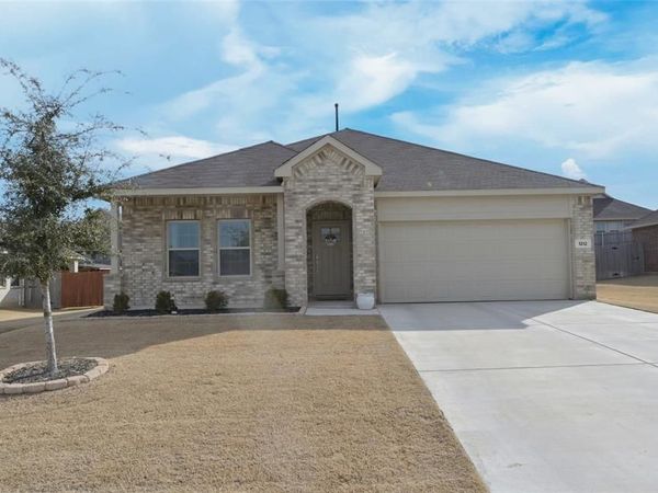 1212 Almond Road, Azle, TX 76020