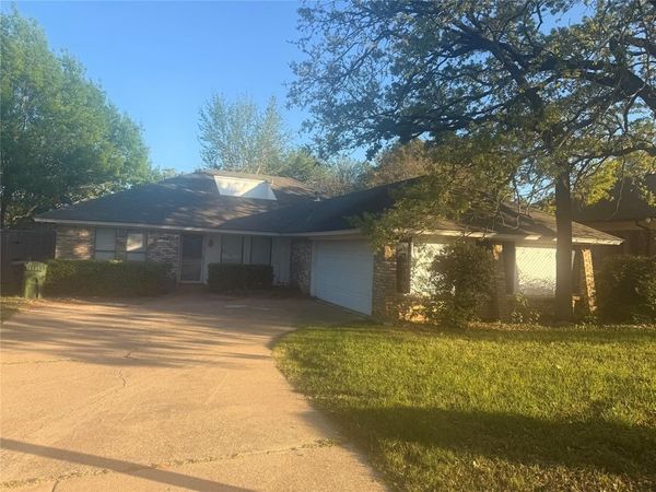 5604 Trail Crest Drive, Arlington, TX 76017