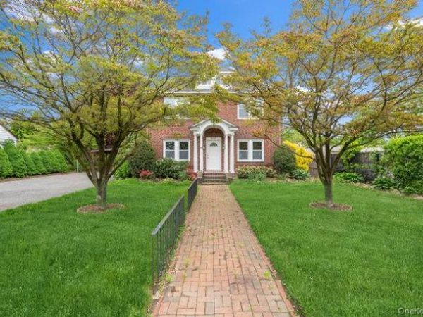 1030 Glen Cove Avenue , Glen Head, NY 11545