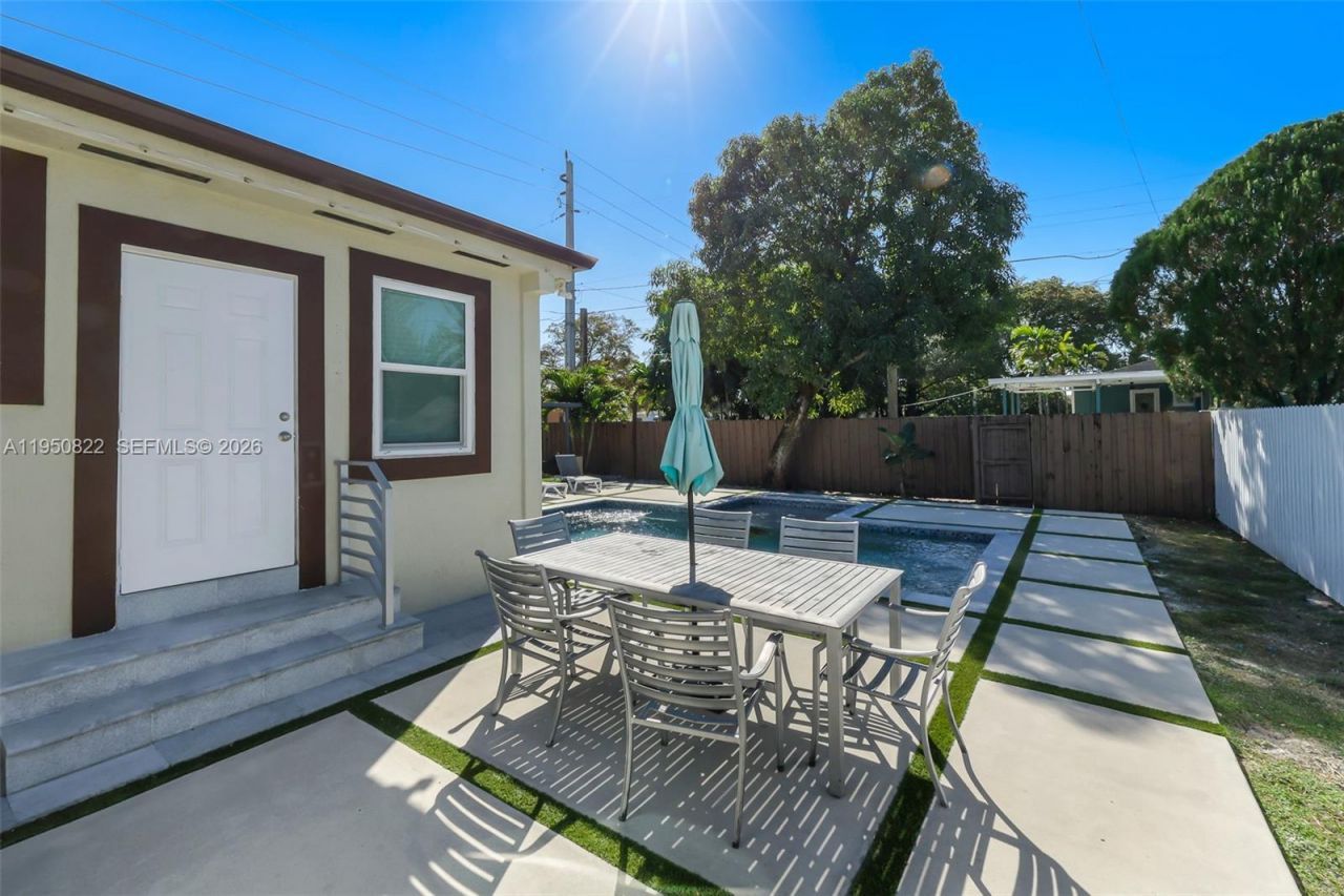 200 Carlisle Dr, Miami Springs, FL 33166 Photo