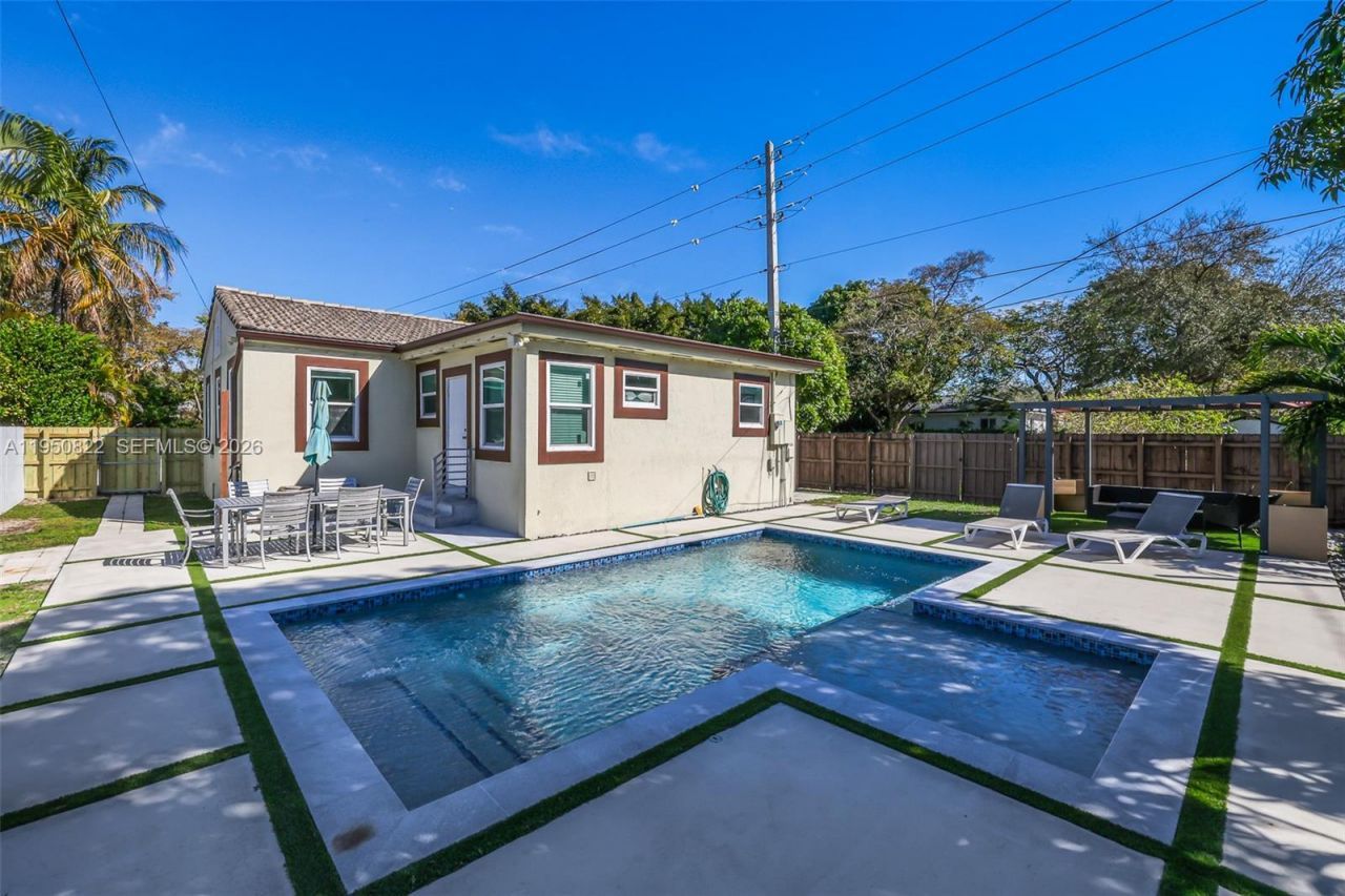 200 Carlisle Dr, Miami Springs, FL 33166 Photo