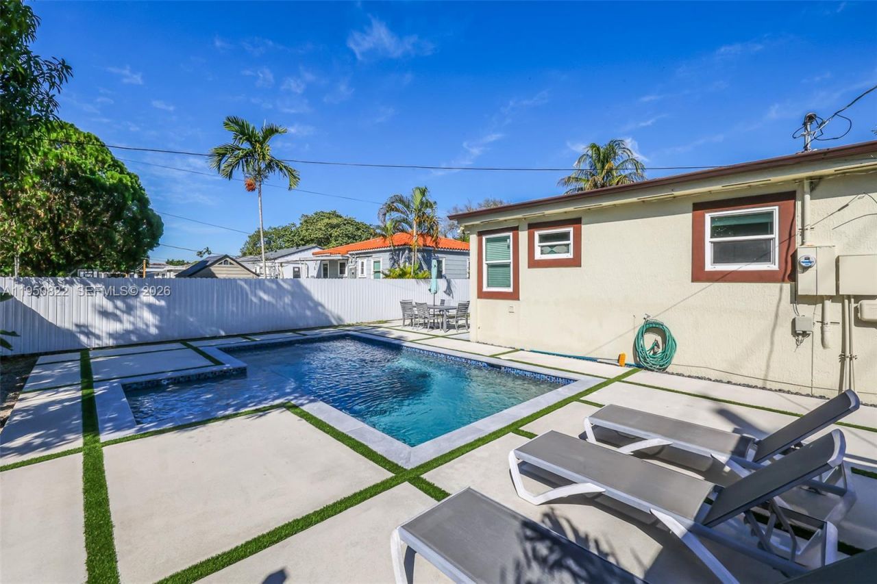 200 Carlisle Dr, Miami Springs, FL 33166 Photo