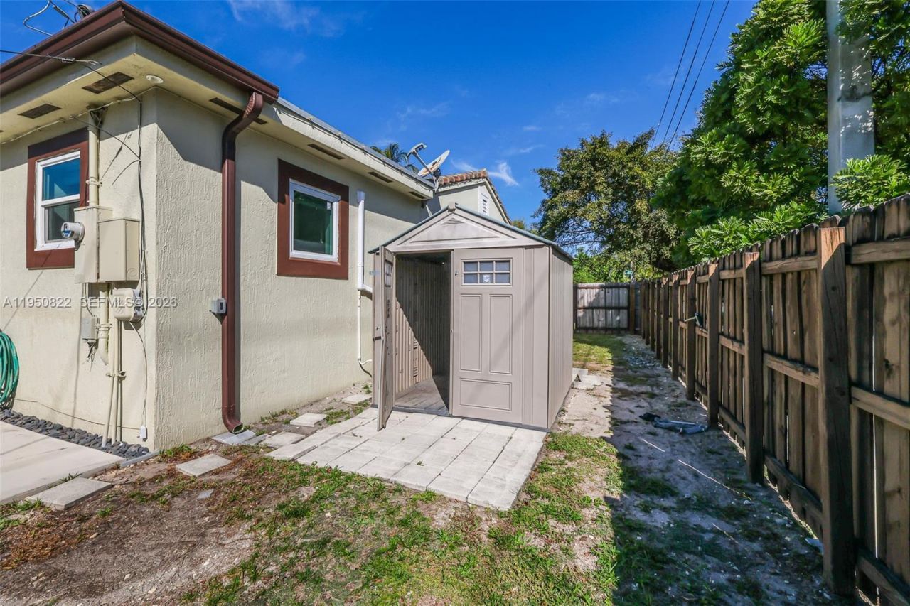 200 Carlisle Dr, Miami Springs, FL 33166 Photo