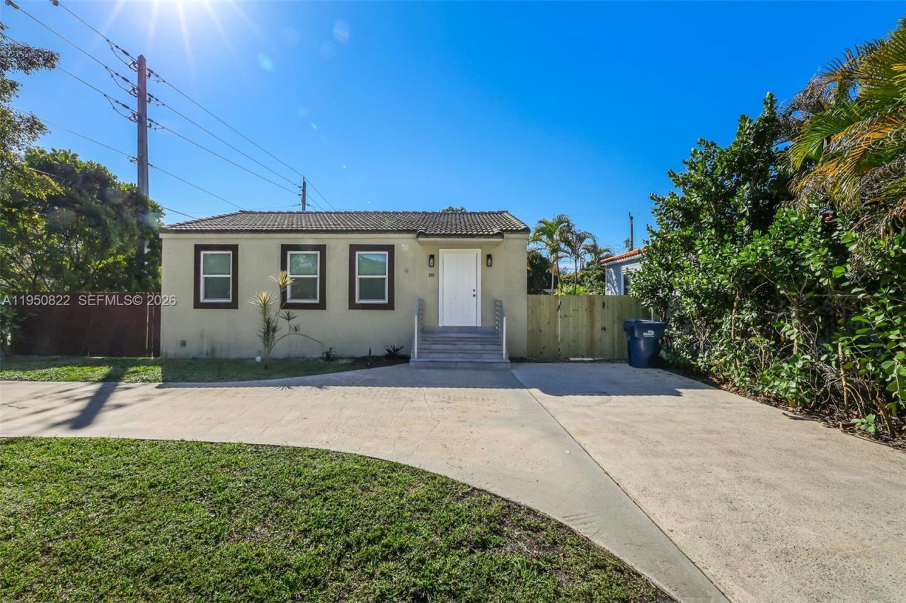 200 Carlisle Dr, Miami Springs, FL 33166 Photo