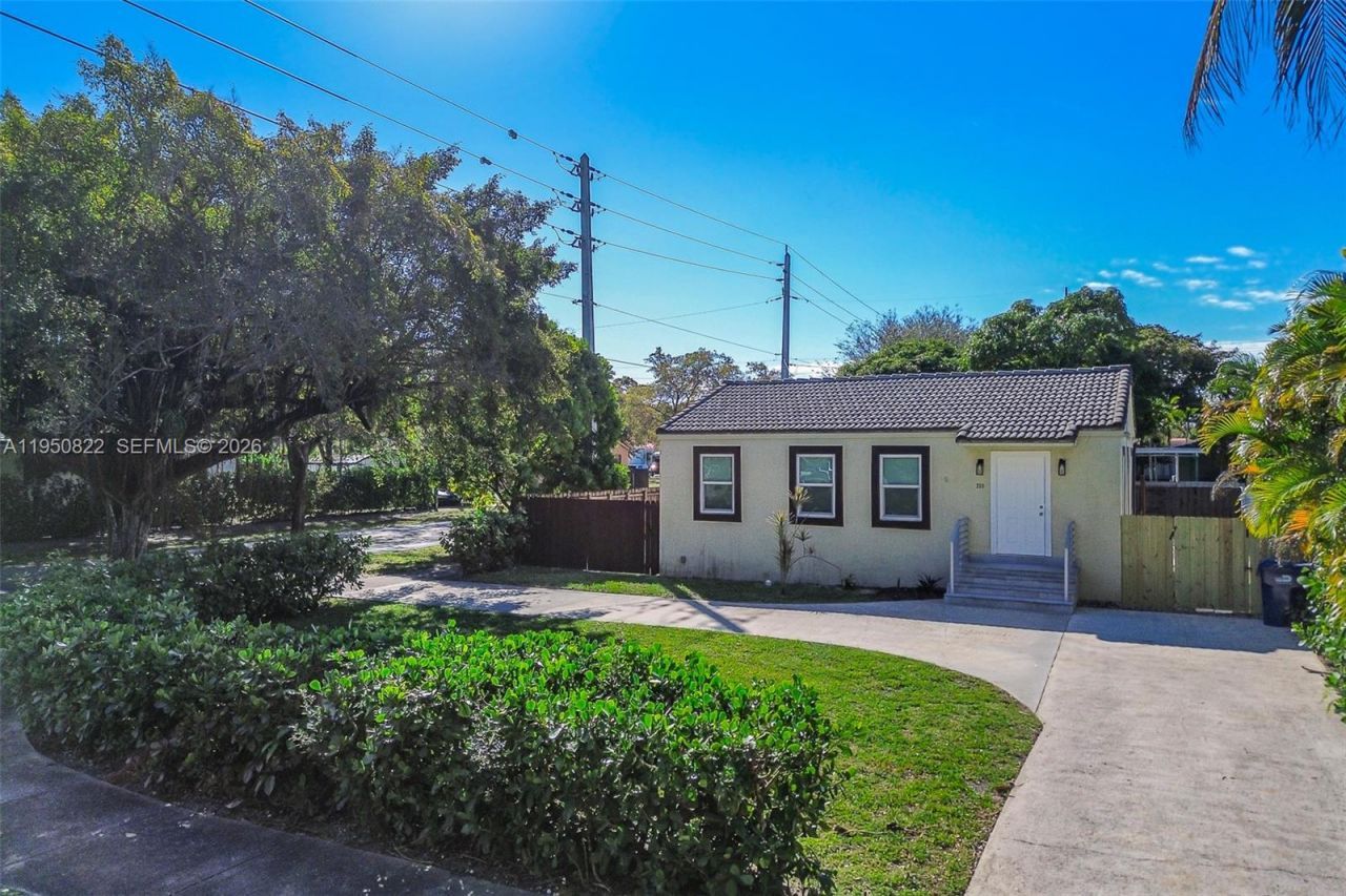 200 Carlisle Dr, Miami Springs, FL 33166 Photo