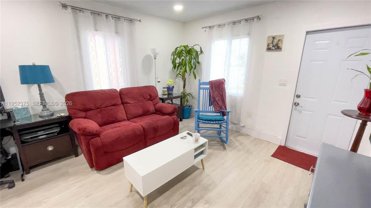 3176 NW 59th St, Miami, FL 33142 Photo