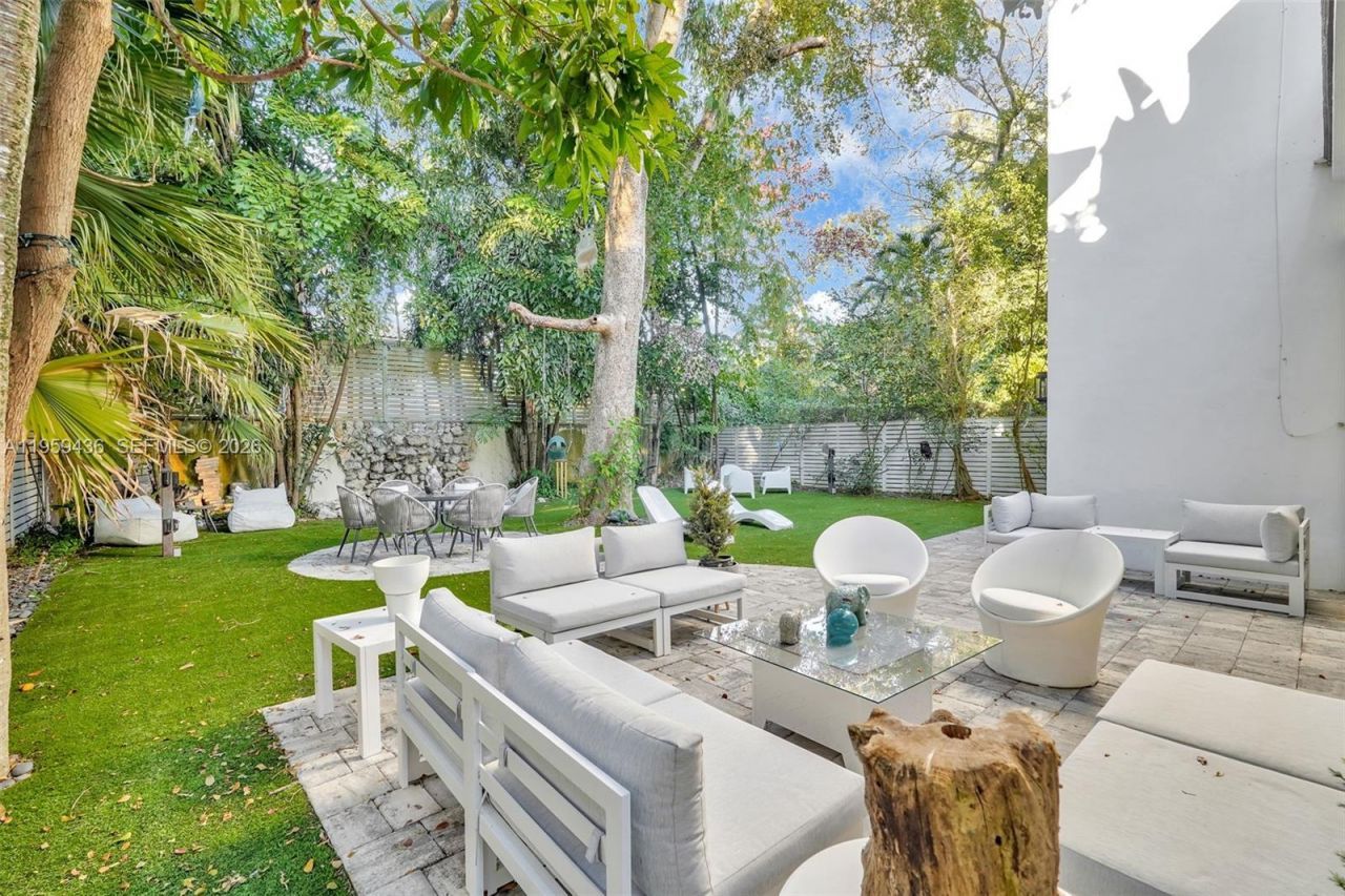 3675 Loquat Ave , Miami, FL 33133 Photo