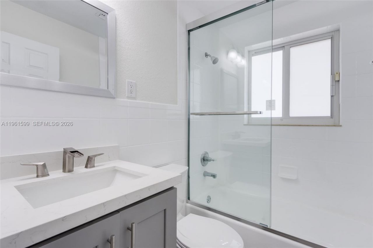 922 Nautilus Isle , Dania Beach, FL 33004 Photo