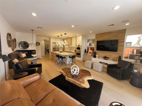 1372 Bayview Dr , Fort Lauderdale, FL 33304