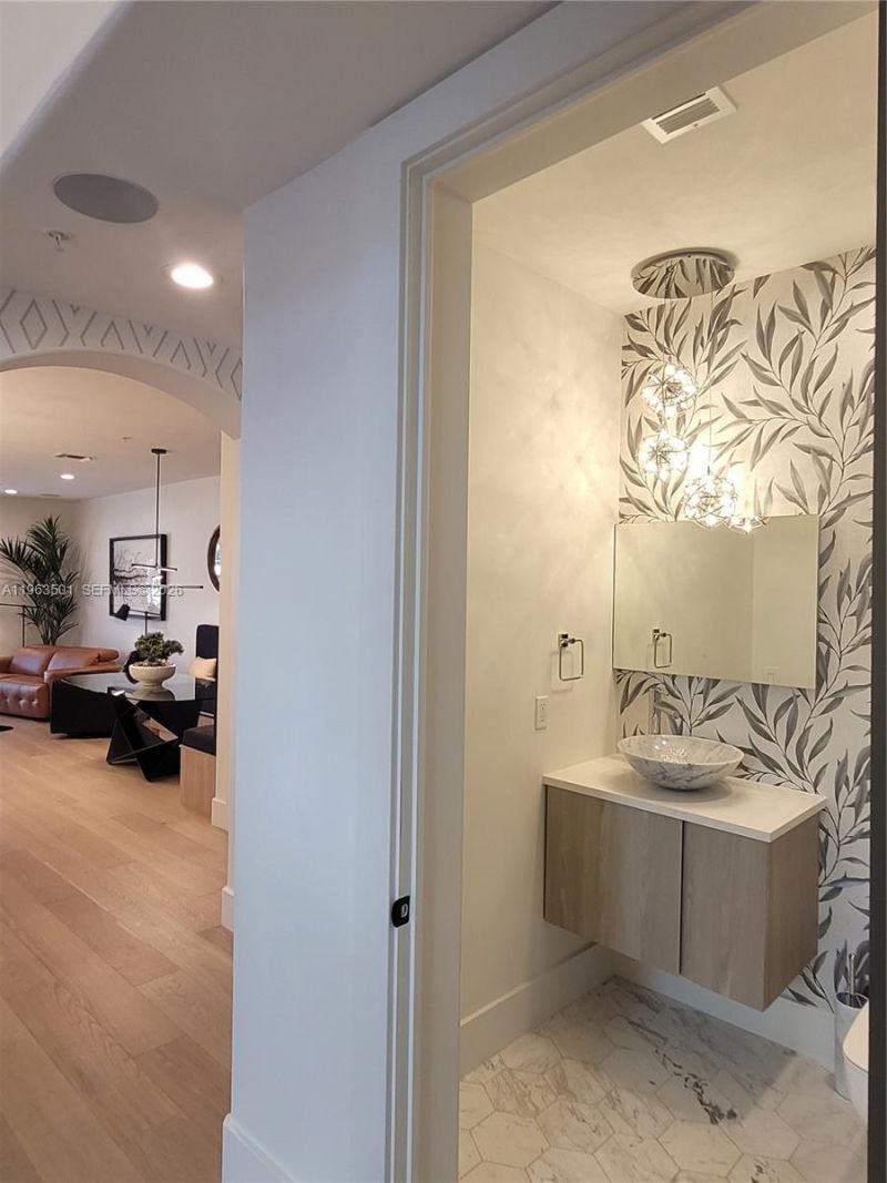 1372 Bayview Dr, Fort Lauderdale, FL 33304 Photo