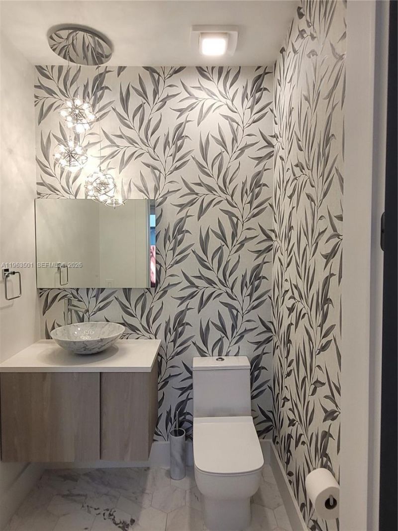 1372 Bayview Dr, Fort Lauderdale, FL 33304 Photo