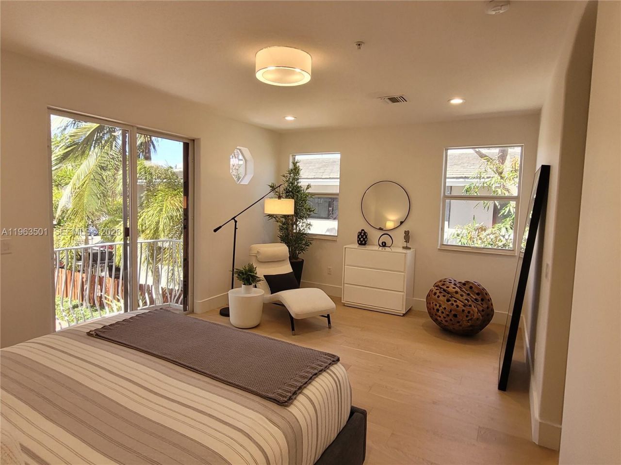 1372 Bayview Dr, Fort Lauderdale, FL 33304 Photo