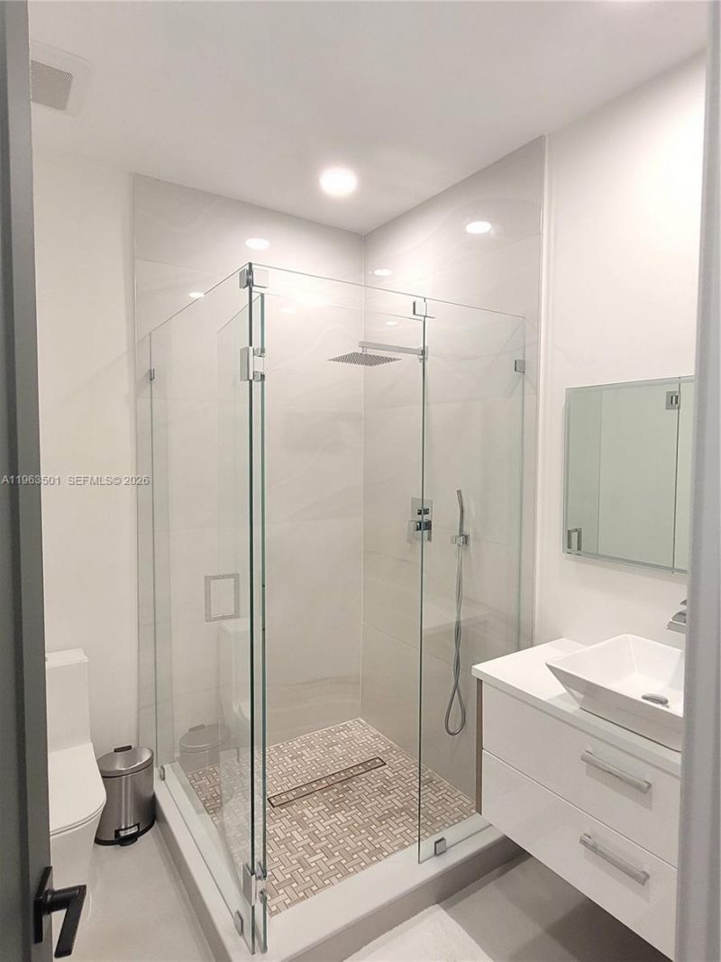 1372 Bayview Dr, Fort Lauderdale, FL 33304 Photo