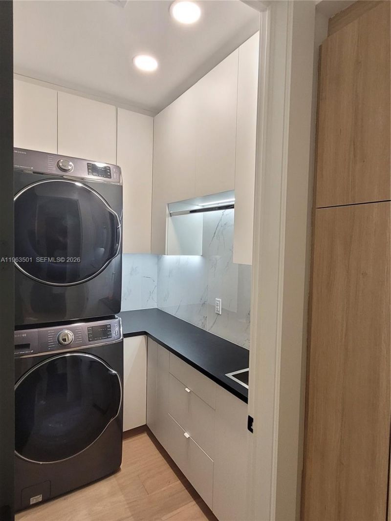 1372 Bayview Dr, Fort Lauderdale, FL 33304 Photo