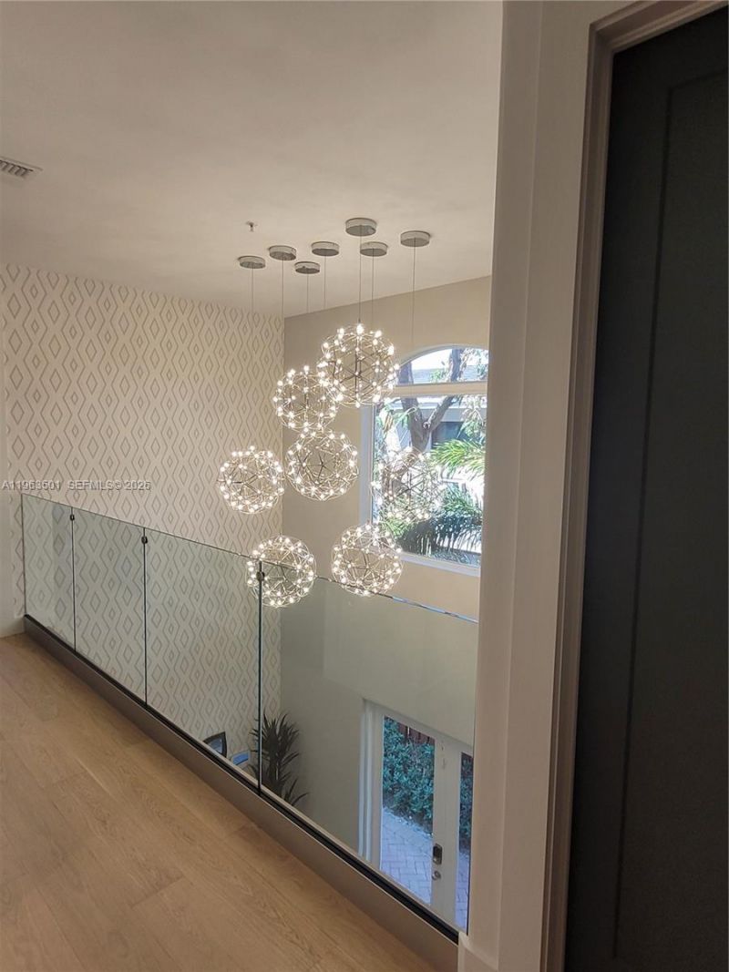 1372 Bayview Dr, Fort Lauderdale, FL 33304 Photo