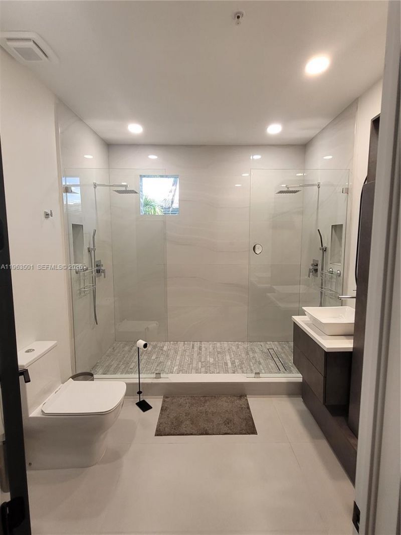 1372 Bayview Dr, Fort Lauderdale, FL 33304 Photo