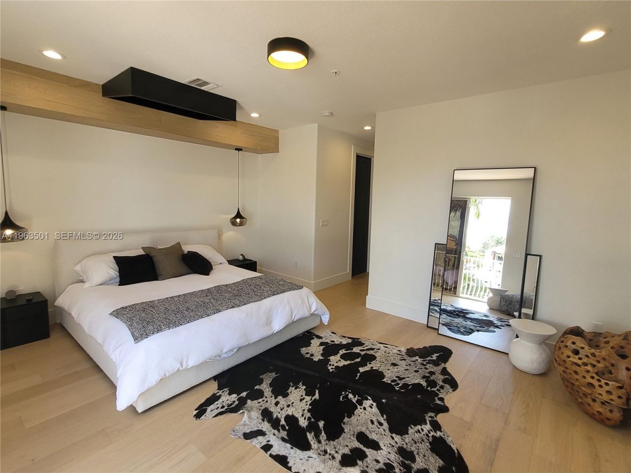 1372 Bayview Dr, Fort Lauderdale, FL 33304 Photo