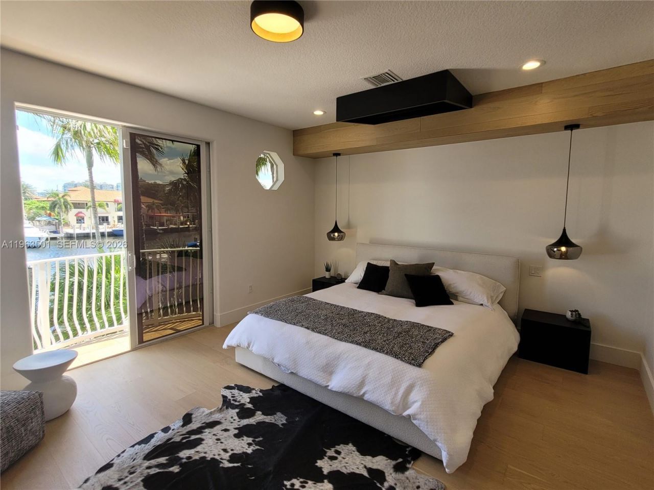 1372 Bayview Dr, Fort Lauderdale, FL 33304 Photo