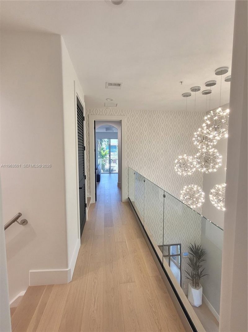 1372 Bayview Dr, Fort Lauderdale, FL 33304 Photo