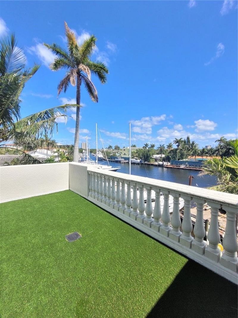 1372 Bayview Dr, Fort Lauderdale, FL 33304 Photo