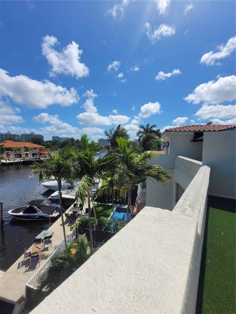 1372 Bayview Dr, Fort Lauderdale, FL 33304 Photo