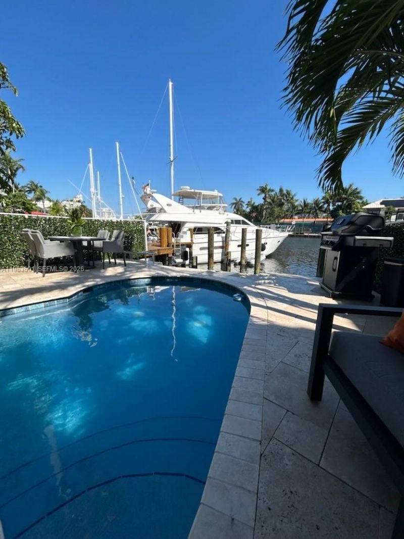 1372 Bayview Dr, Fort Lauderdale, FL 33304 Photo