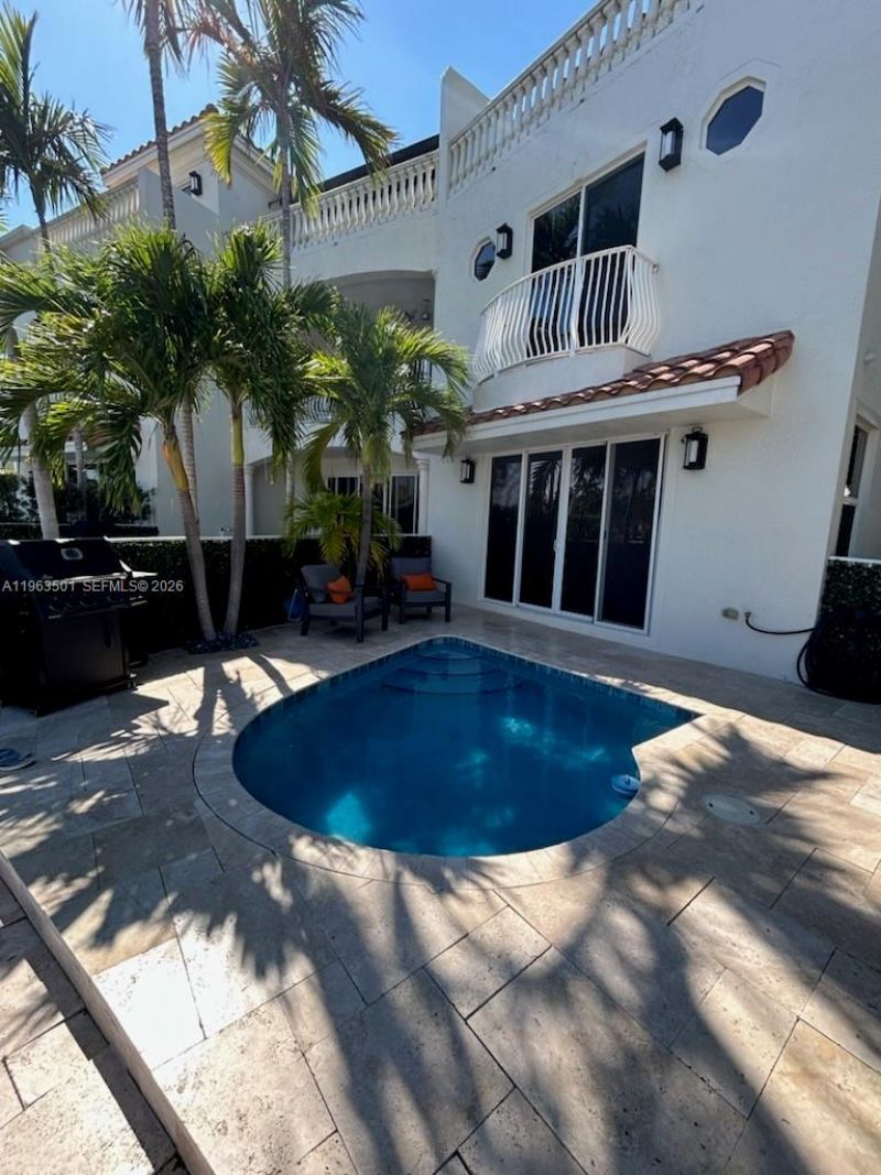 1372 Bayview Dr, Fort Lauderdale, FL 33304 Photo