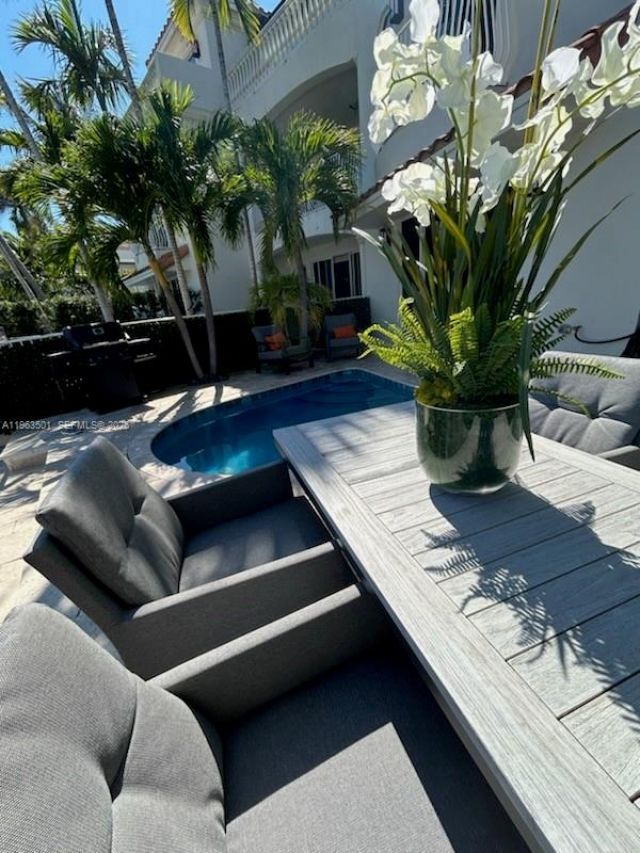 1372 Bayview Dr, Fort Lauderdale, FL 33304 Photo