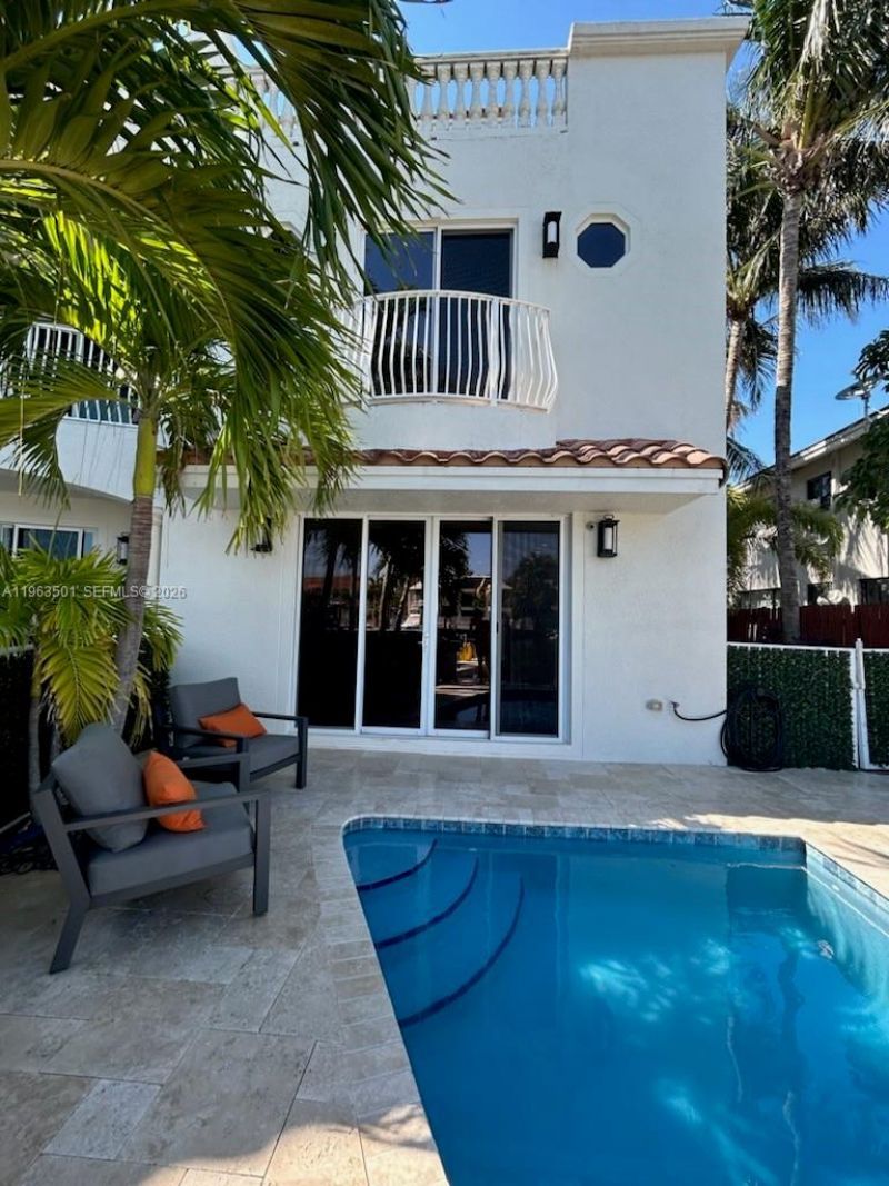 1372 Bayview Dr, Fort Lauderdale, FL 33304 Photo