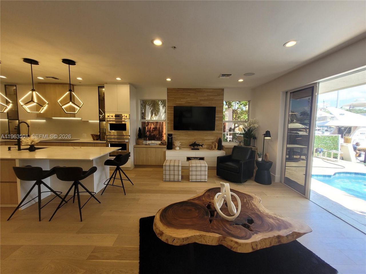 1372 Bayview Dr, Fort Lauderdale, FL 33304 Photo