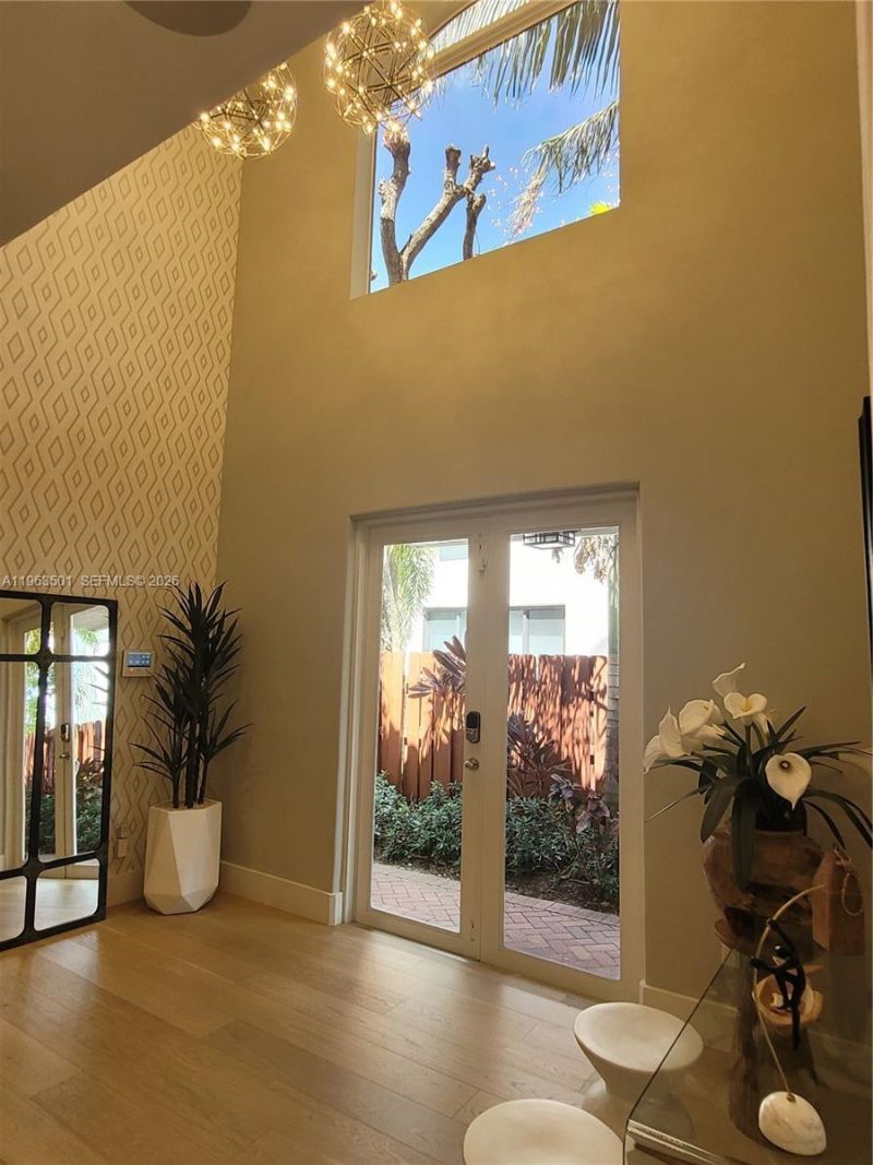 1372 Bayview Dr, Fort Lauderdale, FL 33304 Photo