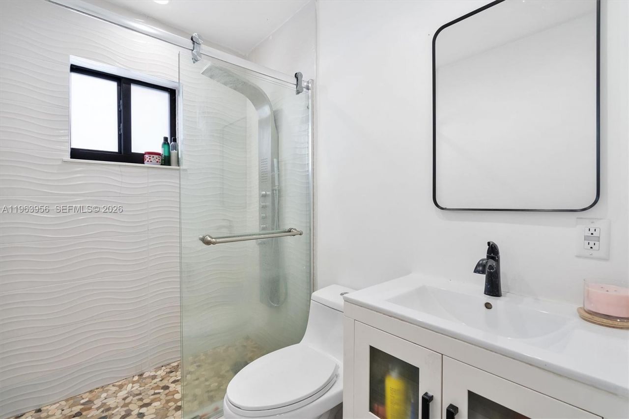 7810 NW 174th Ter, Hialeah, FL 33015 Photo