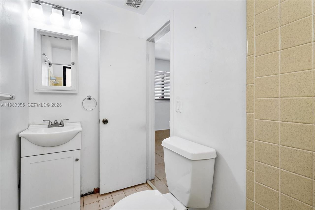 7810 NW 174th Ter, Hialeah, FL 33015 Photo