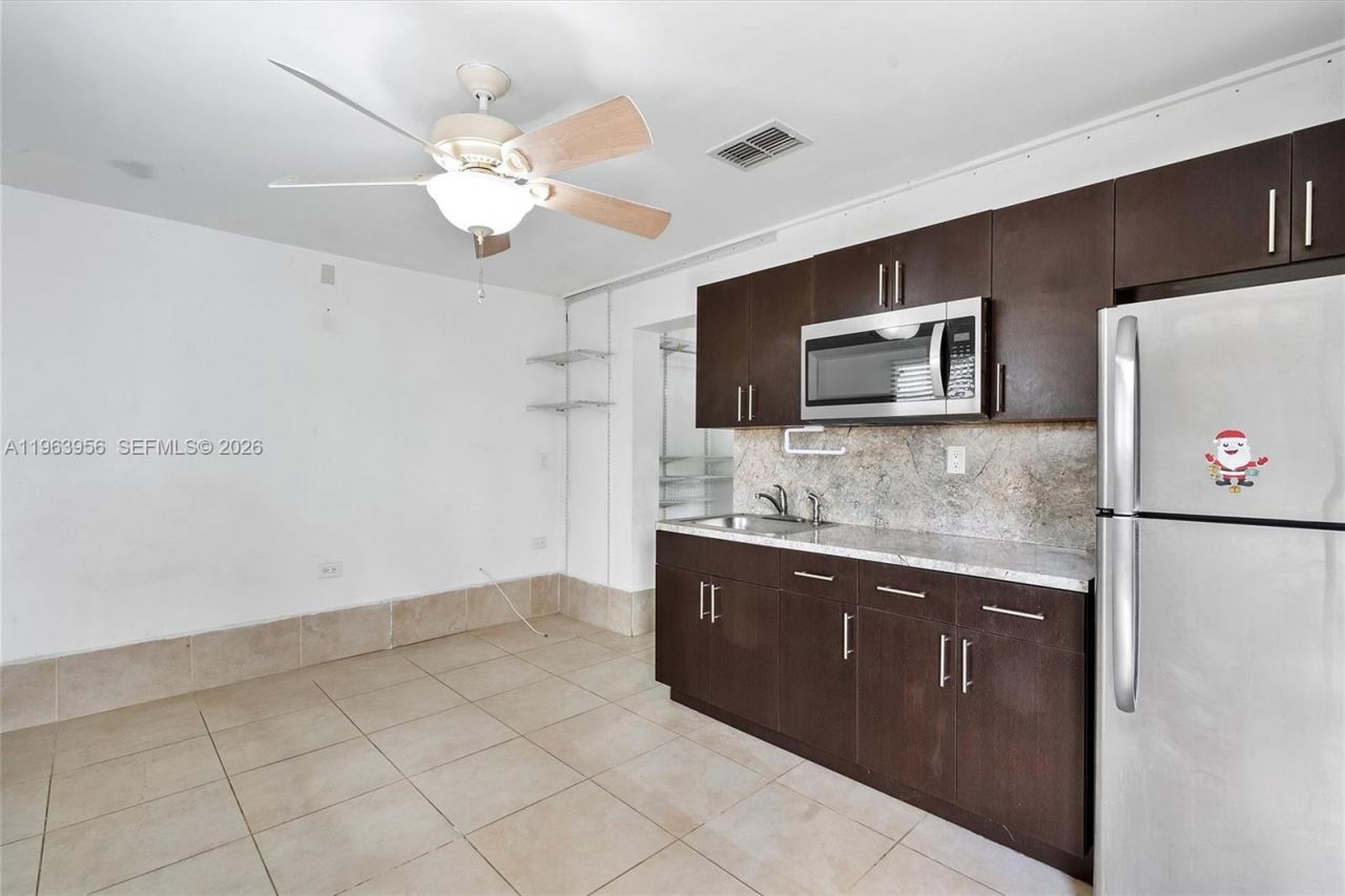 7810 NW 174th Ter, Hialeah, FL 33015 Photo