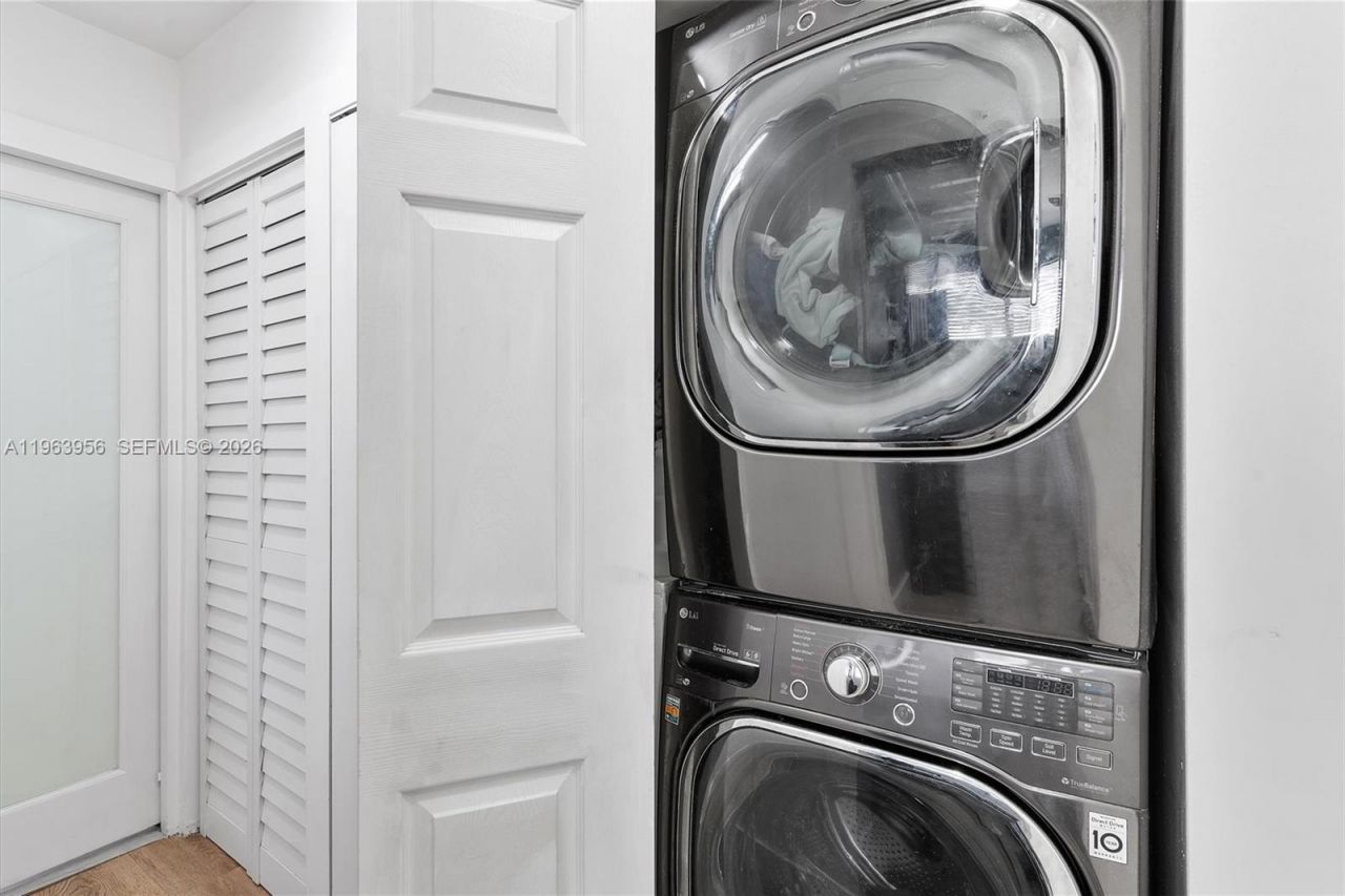 7810 NW 174th Ter, Hialeah, FL 33015 Photo